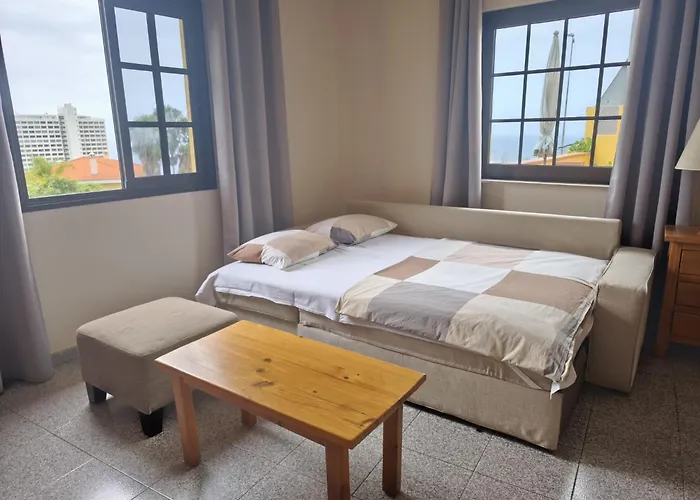 Big At Lila Pensión *